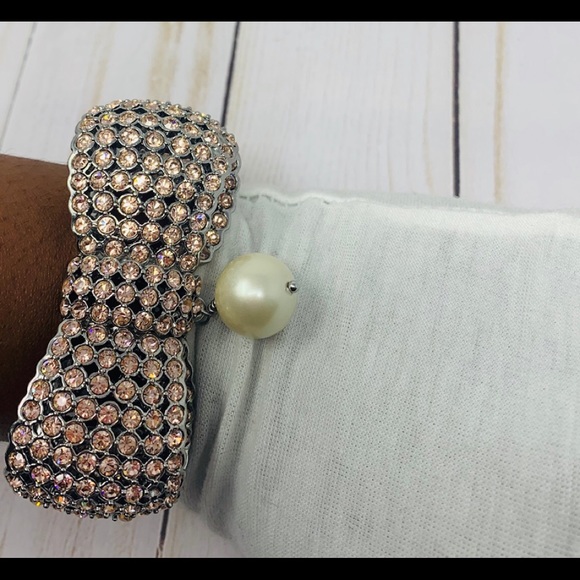 Ann Taylor Rhinestone and Pear Bow Bracelet - Picture 1 of 9